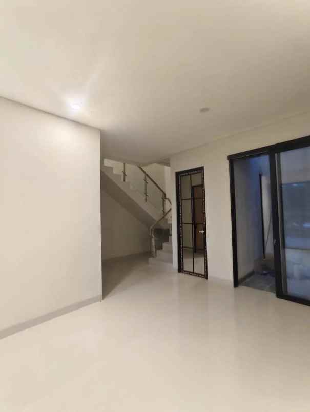 rumah 2 lantai siap huni di sawangan depok