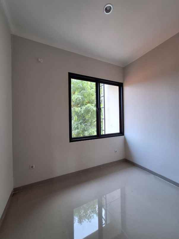 rumah 2 lantai siap huni di tangsel