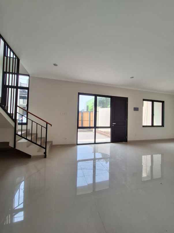 rumah 2 lantai siap huni di tangsel