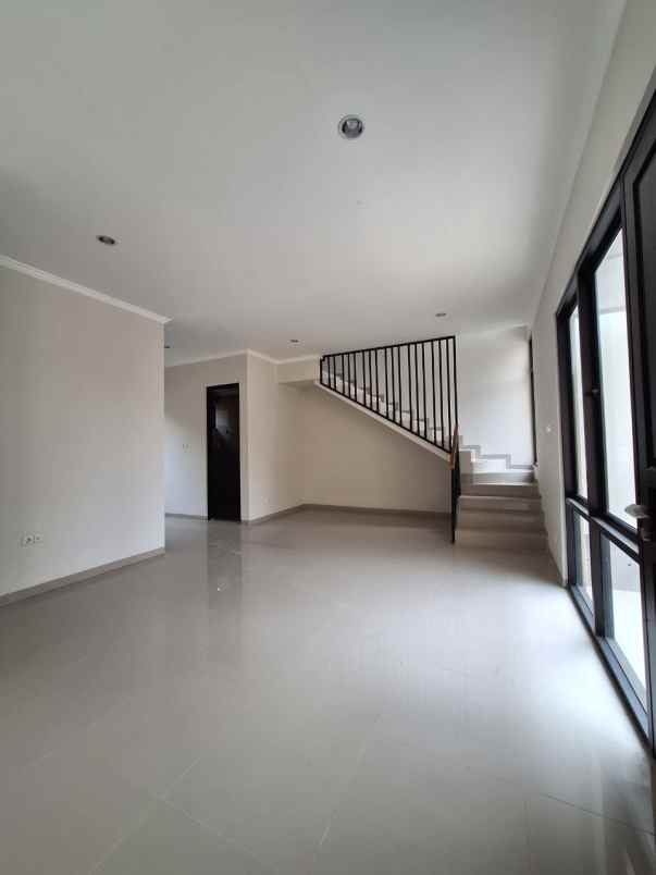 rumah 2 lantai siap huni di tangsel