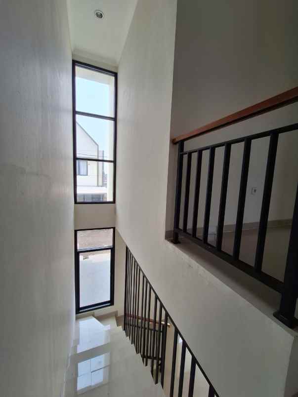 rumah 2 lantai siap huni di tangsel