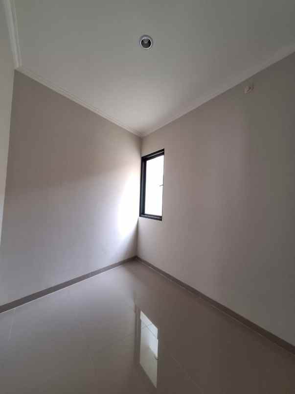 rumah 2 lantai siap huni di tangsel