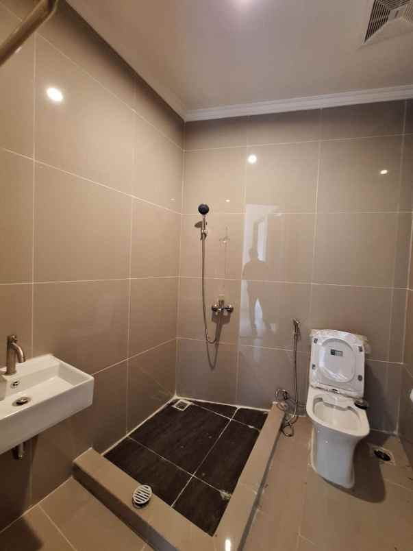 rumah 2 lantai siap huni di tangsel