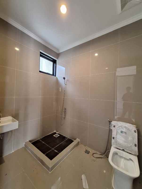 rumah 2 lantai siap huni di tangsel