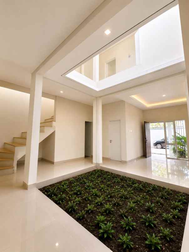 rumah 4 kamar tidur di maguwoharjo dekat pakuwon mall
