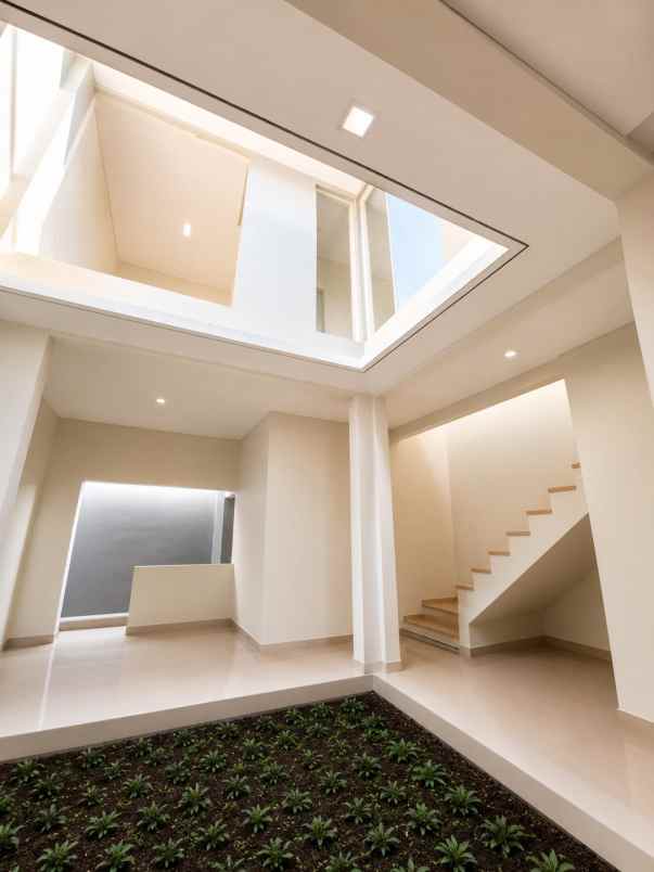 rumah 4 kamar tidur di maguwoharjo dekat pakuwon mall