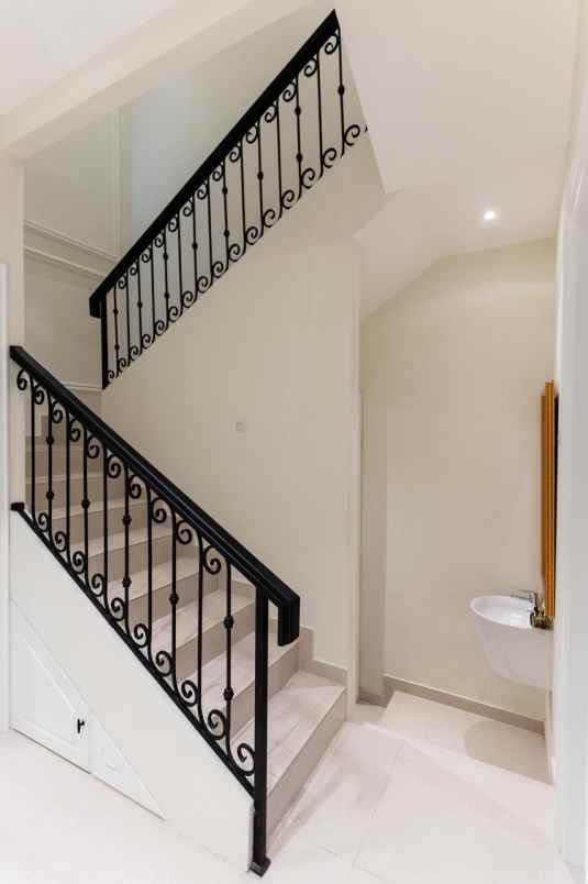 rumah american classic 2 5 lantai