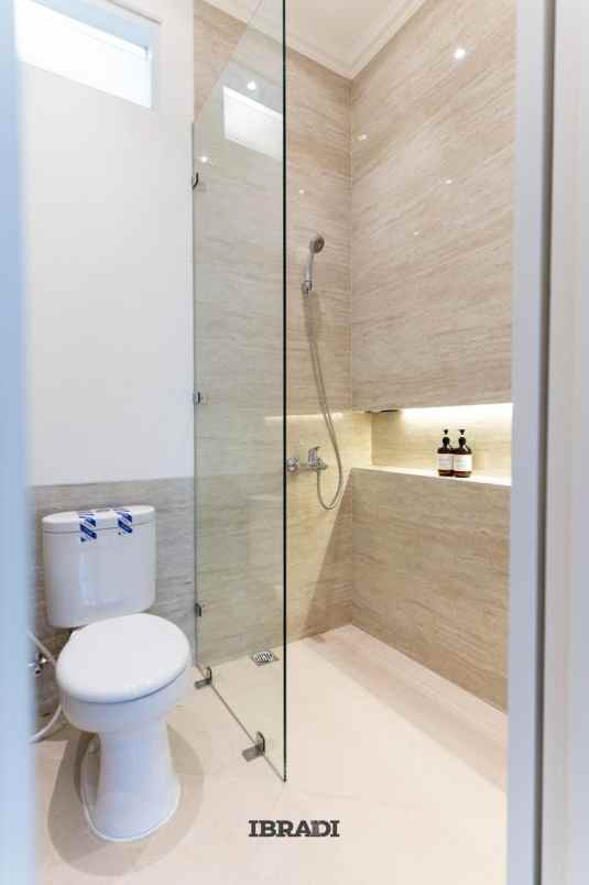 rumah american classic 2 5 lantai