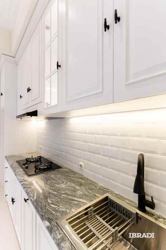 rumah american classic 2 5 lantai