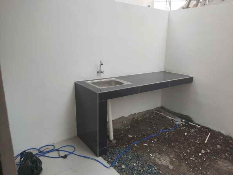 rumah baru 2 lantai dekat exit tol cileunyi