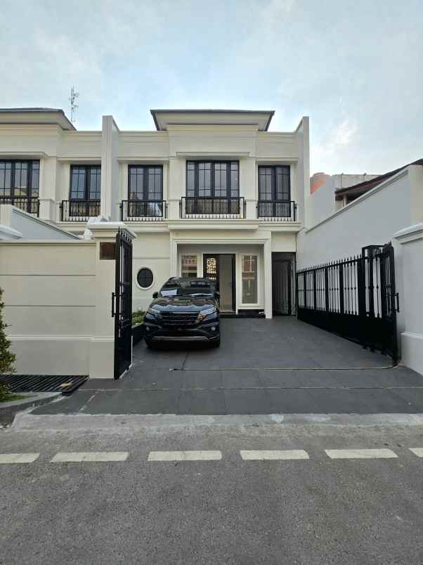 rumah baru american classic di cempaka putih jakpus