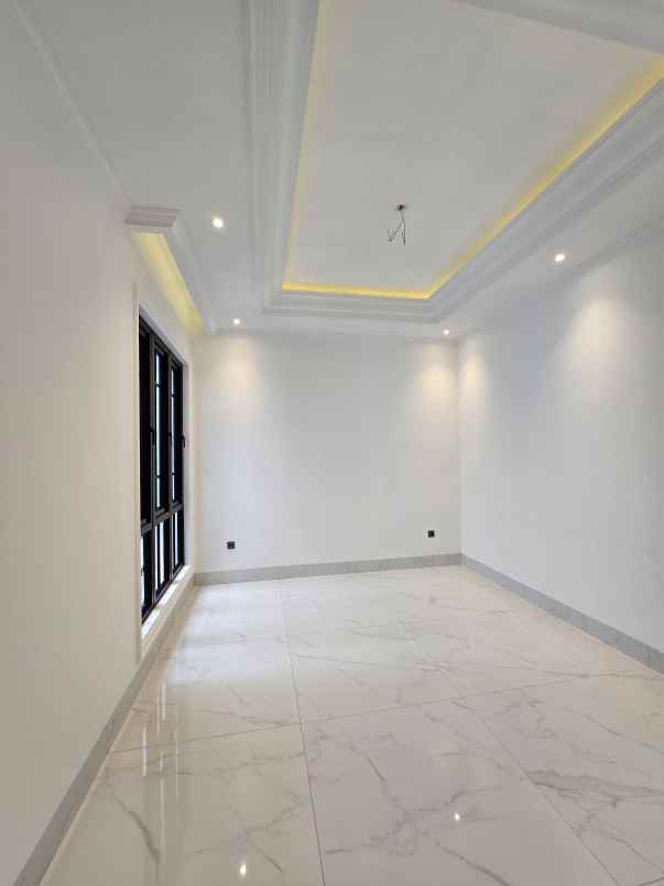 rumah baru american classic di cempaka putih jakpus