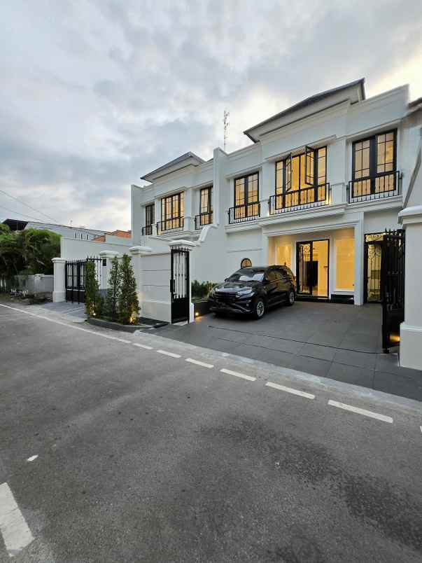 rumah baru american classic di cempaka putih jakpus