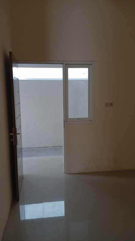 rumah baru belum pernah ditempati di the oso waru