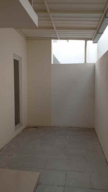 rumah baru belum pernah ditempati di the oso waru