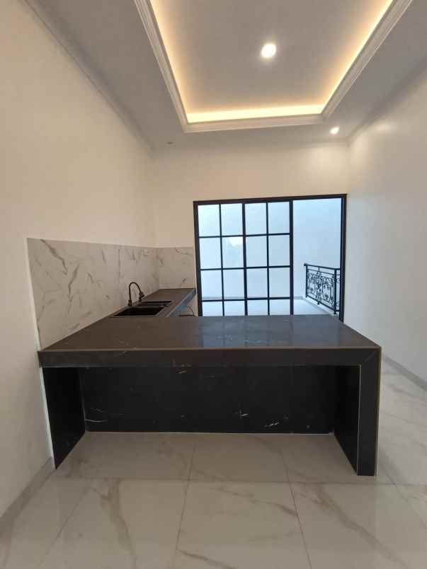 rumah baru classic di siaga pejaten jaksel