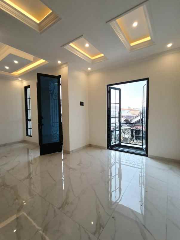 rumah baru classic di siaga pejaten jaksel