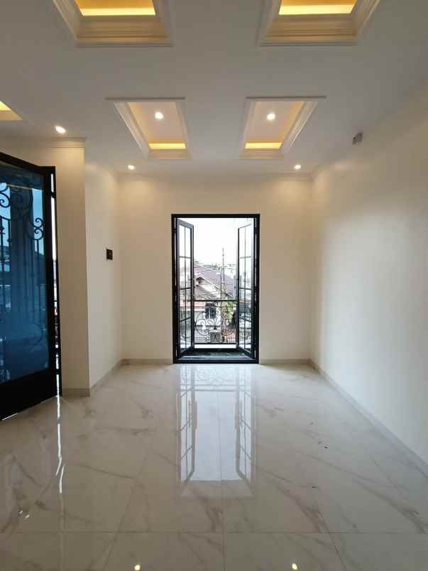 rumah baru classic di siaga pejaten jaksel