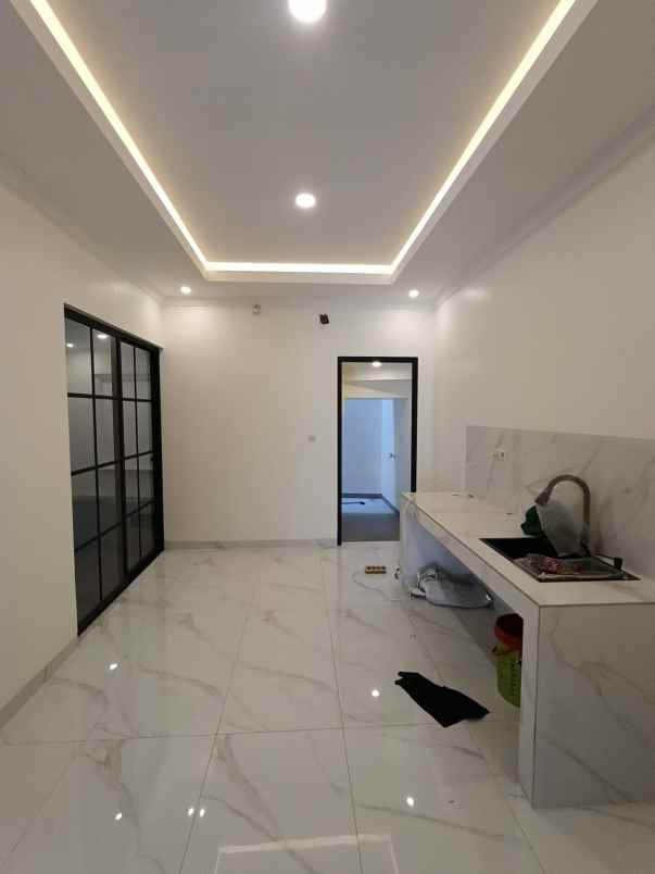 rumah baru classic di siaga pejaten jaksel