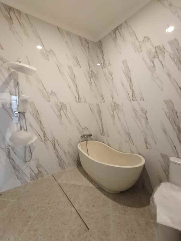 rumah baru classic di siaga pejaten jaksel