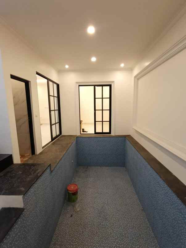 rumah baru classic di siaga pejaten jaksel