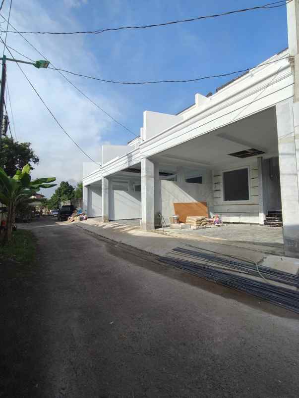 rumah baru dalam komplek di pondok kelapa jaktim
