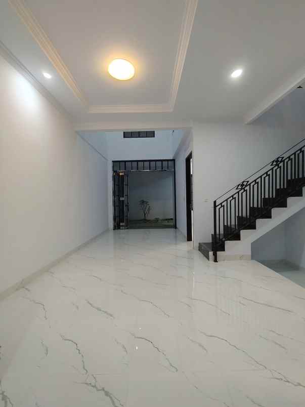 rumah baru dalam komplek di pondok kelapa jaktim
