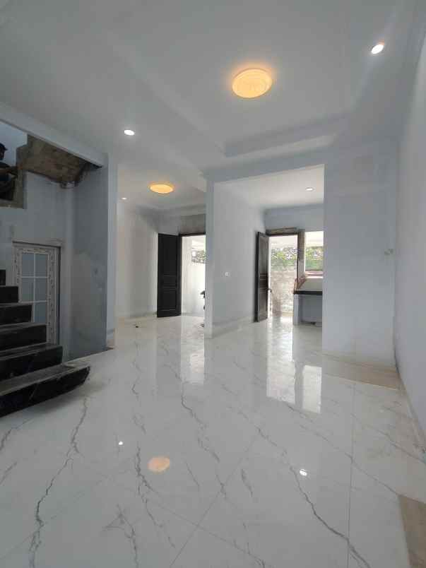 rumah baru dalam komplek di pondok kelapa jaktim