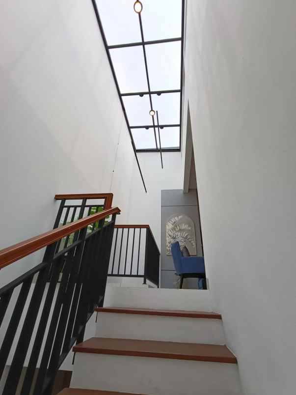 rumah baru dalam townhouse di kembangan jakbar