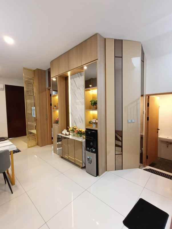 rumah baru dalam townhouse di kembangan jakbar