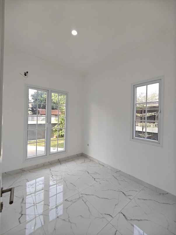 rumah baru design american classic di jatiwaringin