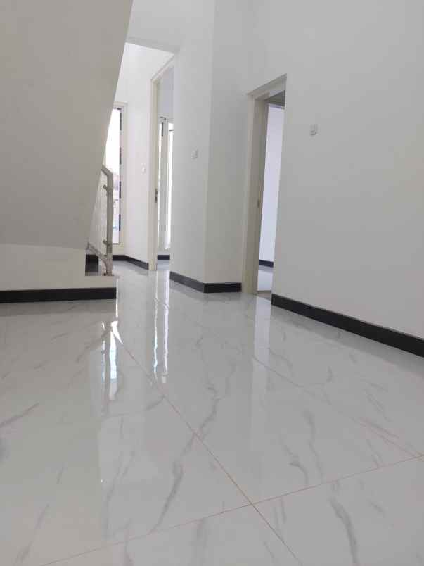 rumah baru gress siap huni di mulyosari utara