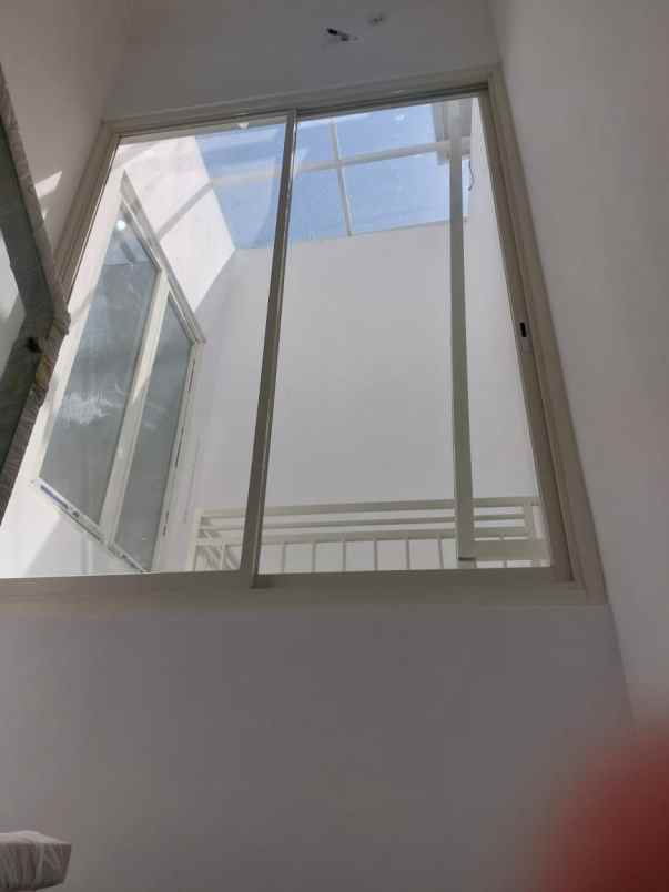 rumah baru gress siap huni di mulyosari utara