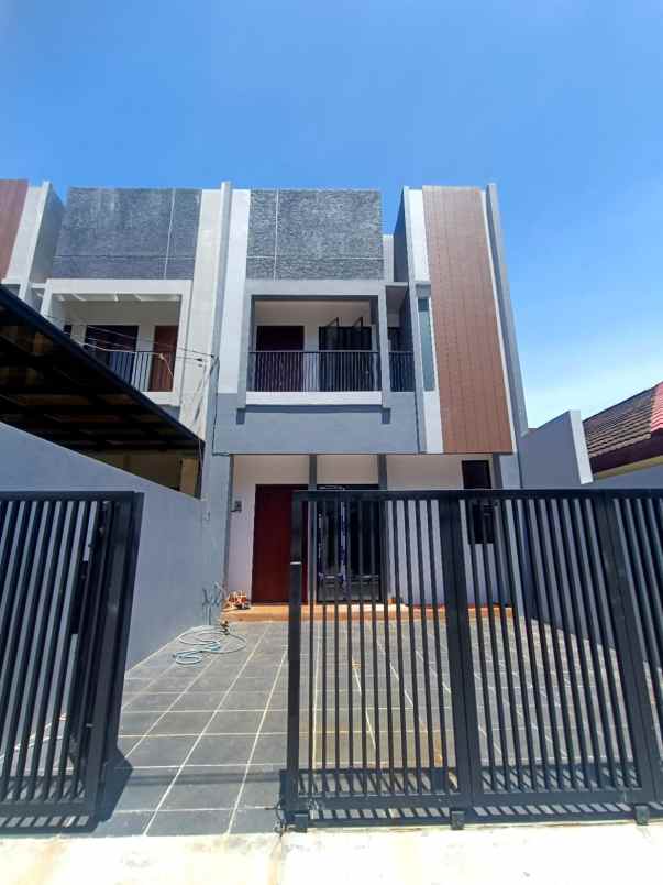 rumah baru model tropical di cinere