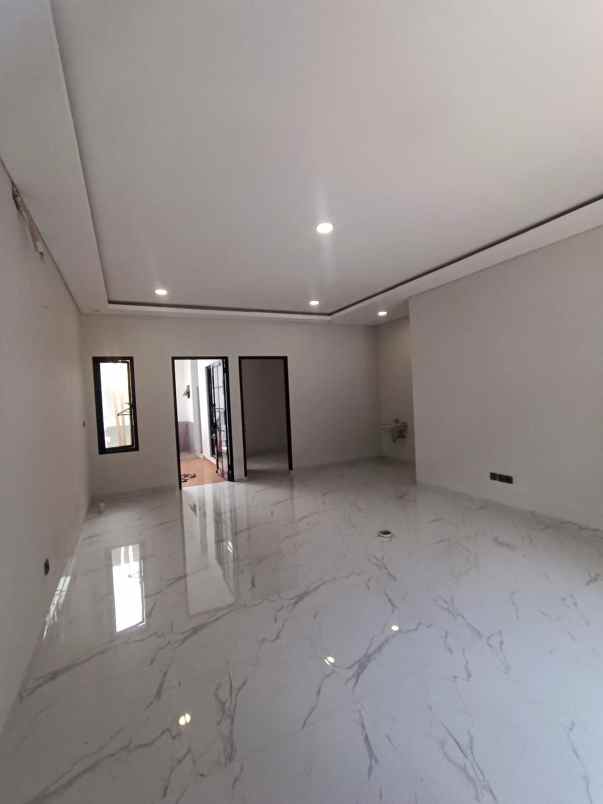 rumah baru model tropical di cinere