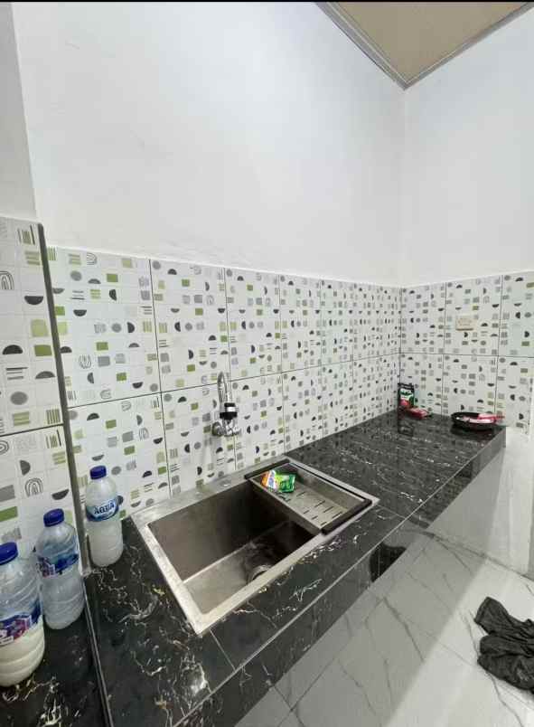 rumah cantik 2 lantai dgn harga pantastis