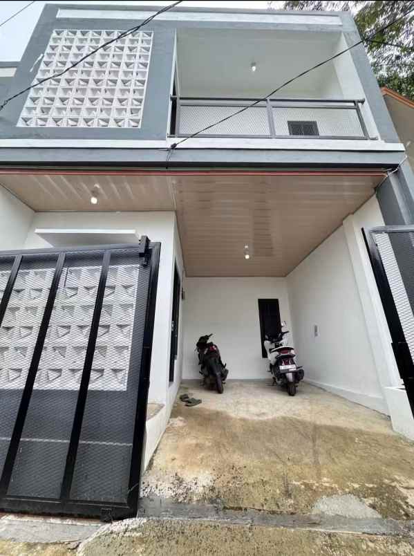 rumah cantik 2 lantai dgn harga pantastis
