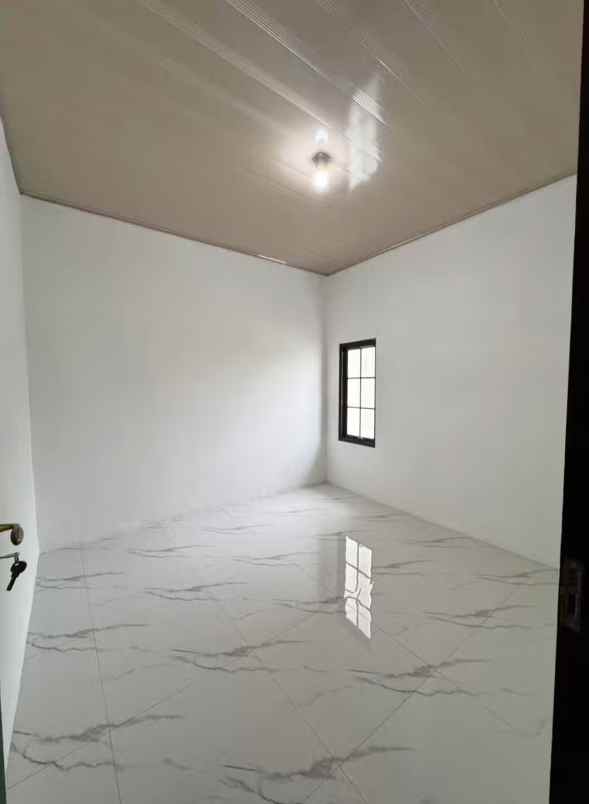 rumah cantik 2 lantai dgn harga pantastis