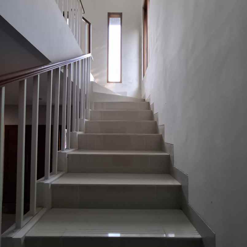 rumah cluster dekat tmii rooftop 3 kamar jakarta timur