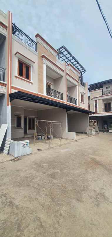 rumah cluster dekat tmii rooftop 3 kamar jakarta timur