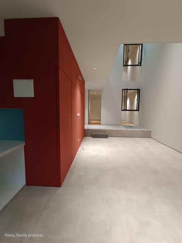 rumah dalam townhouse minimalis modern di joglo jakbar