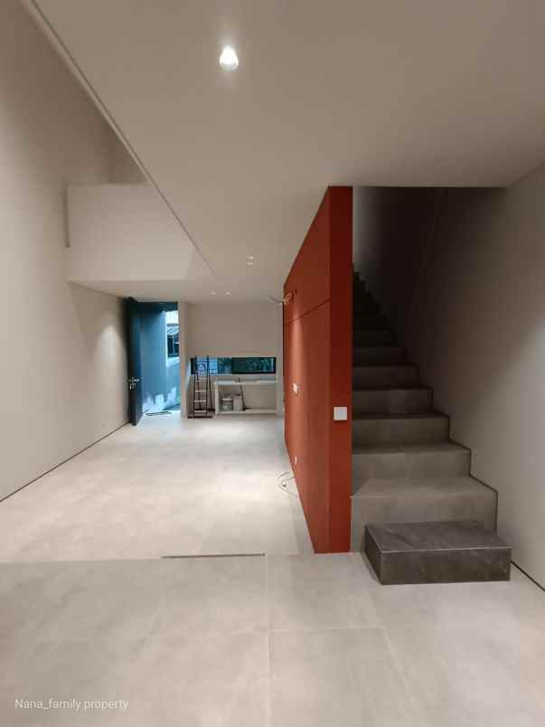 rumah dalam townhouse minimalis modern di joglo jakbar