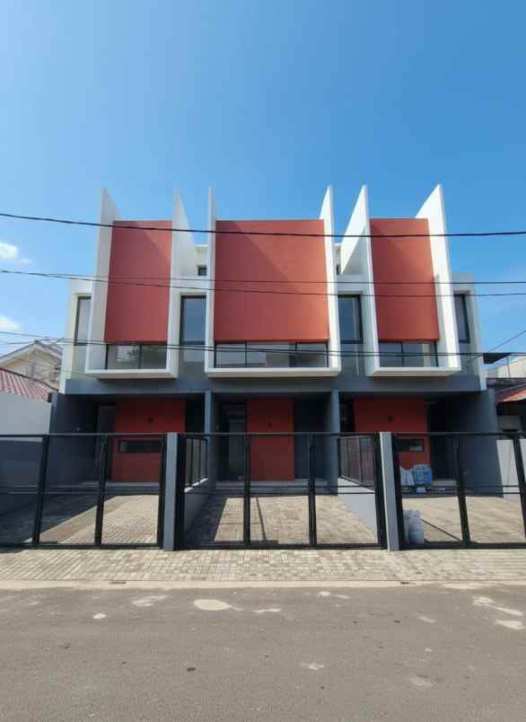 rumah dalam townhouse minimalis modern di joglo jakbar