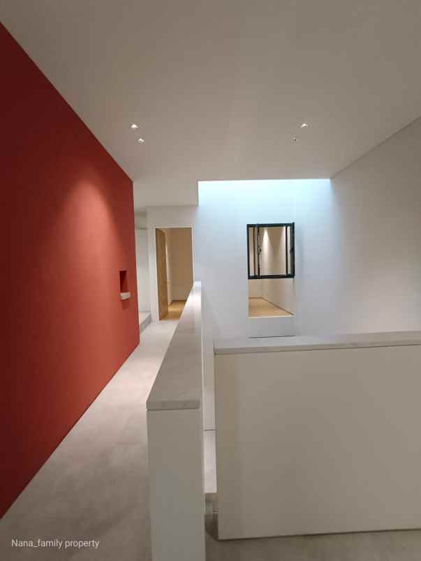 rumah dalam townhouse minimalis modern di joglo jakbar