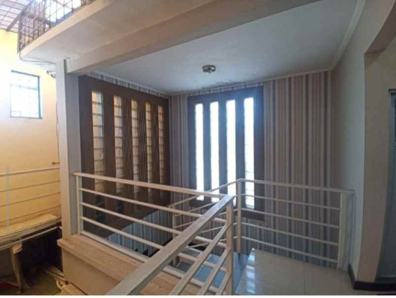 rumah dan usaha optik