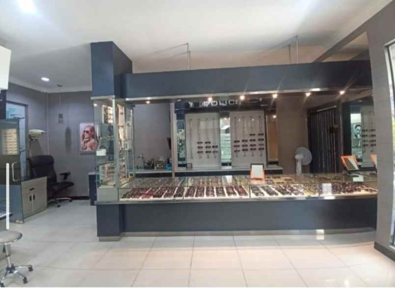 rumah dan usaha optik