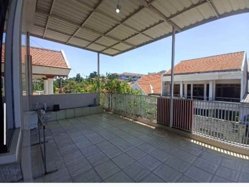 rumah dan usaha optik