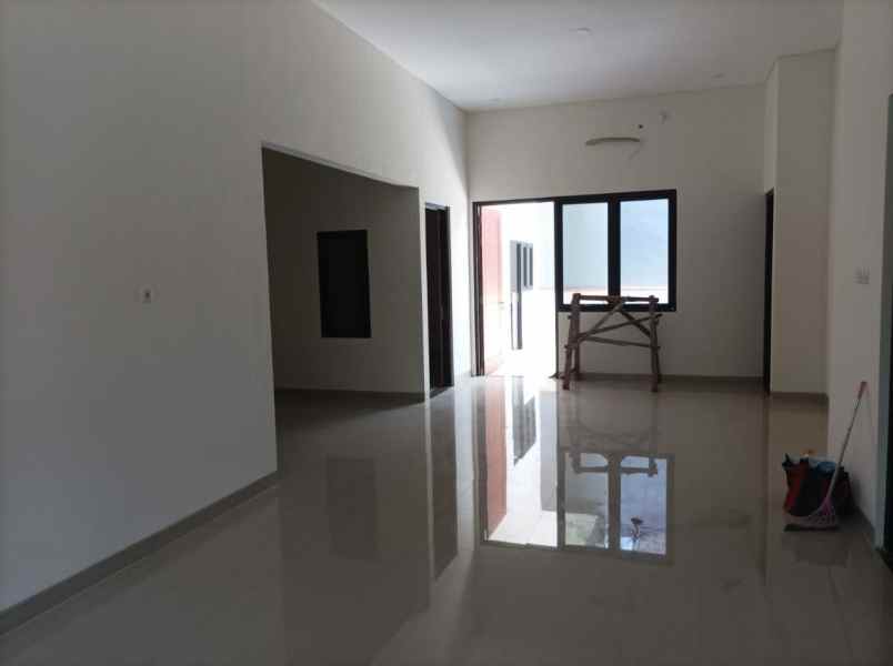 rumah di manyar tirtomoyo baru gress