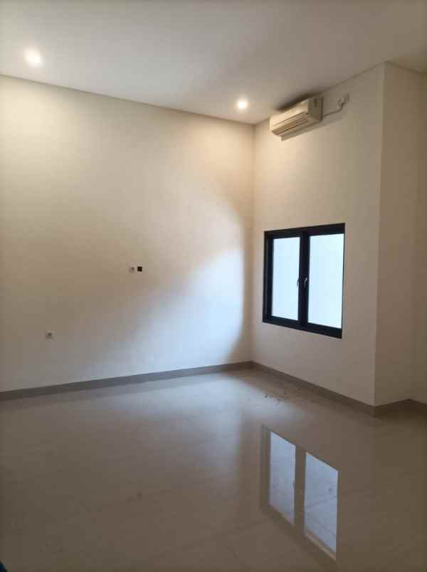 rumah di manyar tirtomoyo baru gress