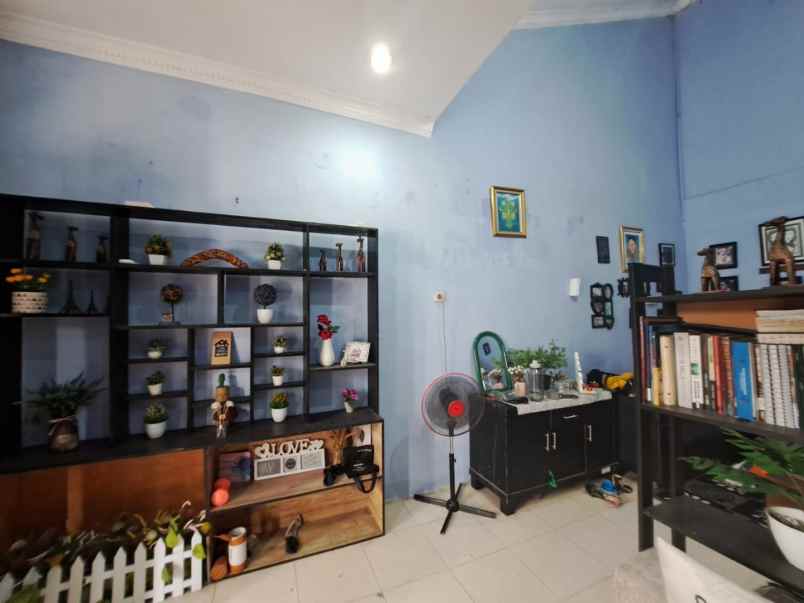 rumah hadap timur kota harapan indah bekasi